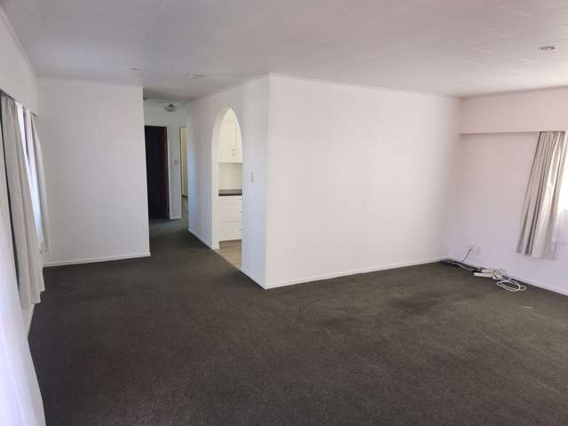 Beachside Bliss – 2 Bed, 2 Bath, 2 Living, 1 Gge