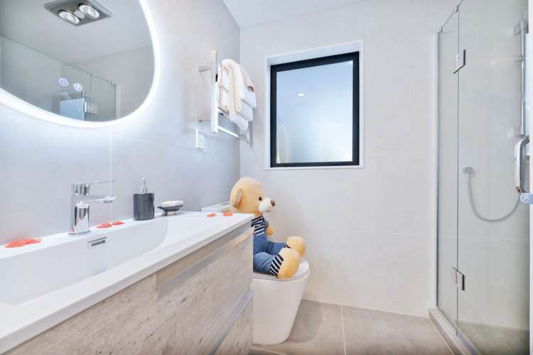 2/11 Jaemont Avenue Te Atatu South_18