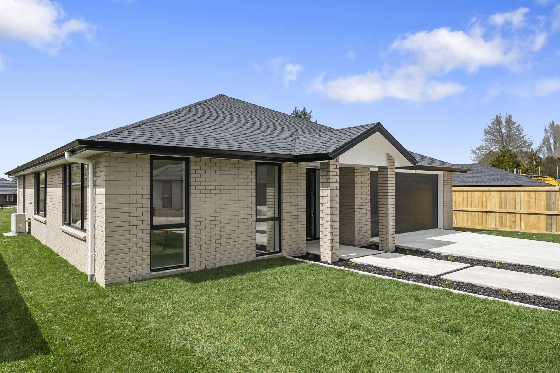 15 Lloyd Crescent Pukehangi_0