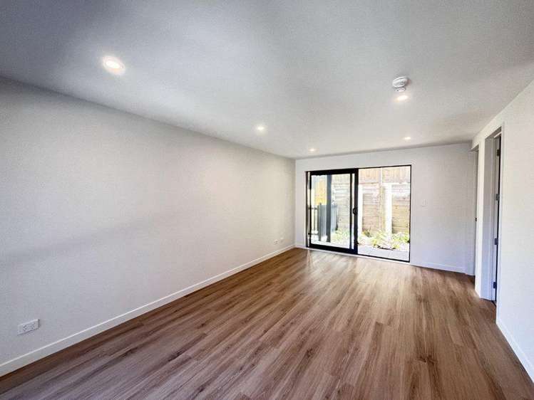 8 Irwin Lane Windsor Park_21