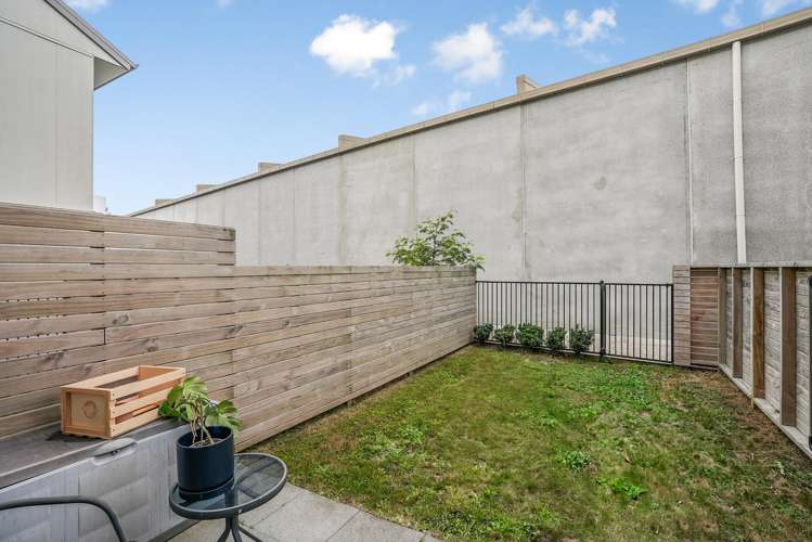 14 Te Ara O Te Amo Hohipene Petone_16