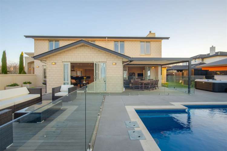 6 Benmore Gard Harewood_22