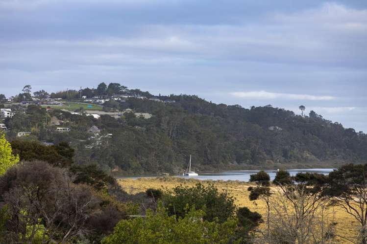 17 Awanui Road Red Beach_29