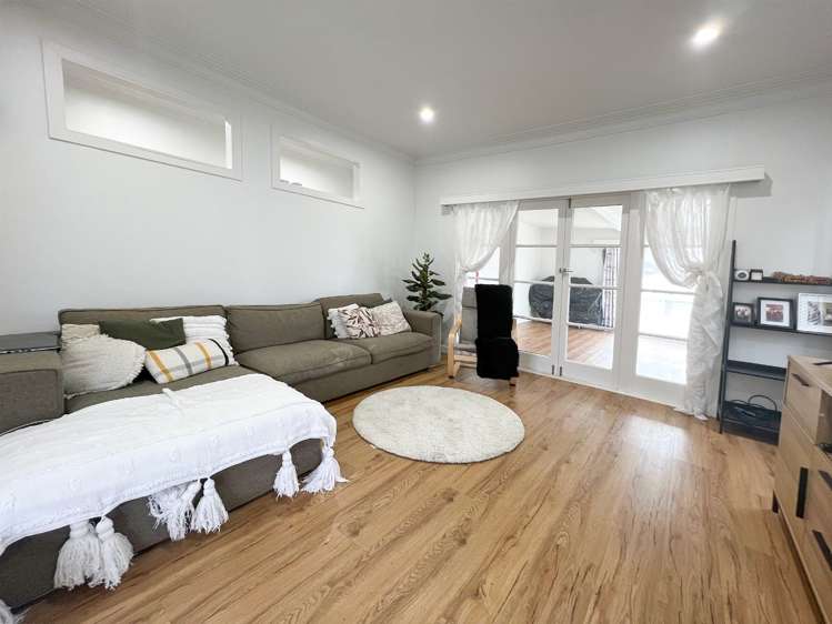 2178 Great North Road 10016_2