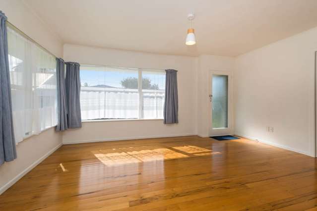 1/15 Gladstone Road Northcote_4