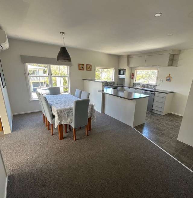 51 Thurleigh Grove Karori_1