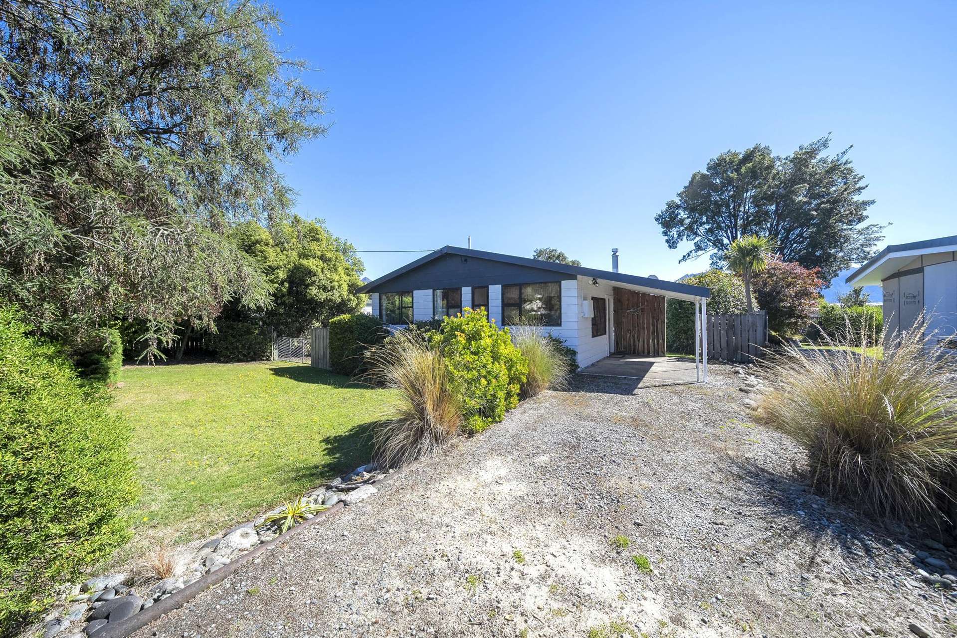 221 Milford Road Te Anau_0