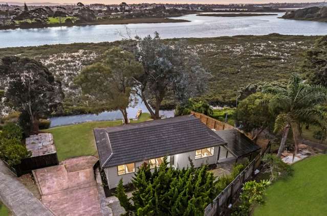 Hidden Waterfront Paradise with Boat Ramp & Jetty