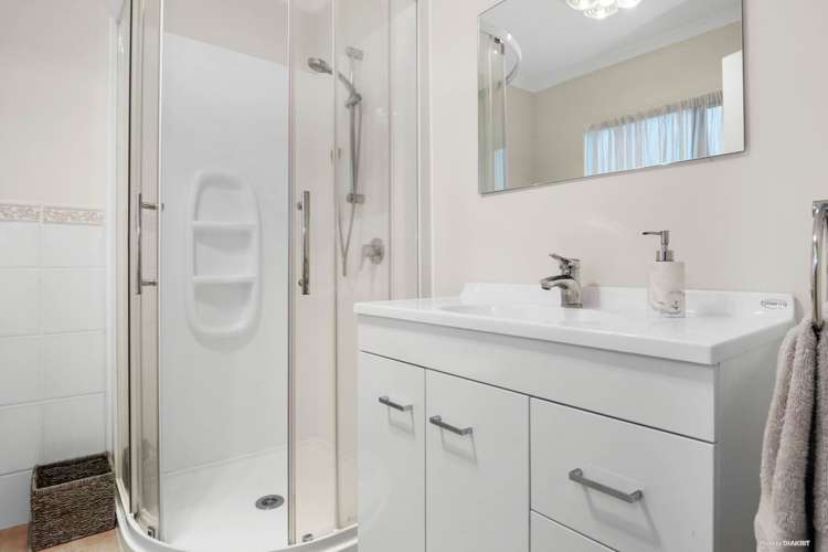 17 Lothian Brae Wattle Downs_13