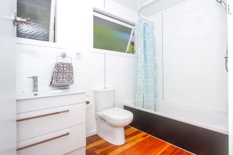 2a Chenery Road Red Beach_17