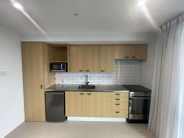 303/12 Latimer Square City Centre_2