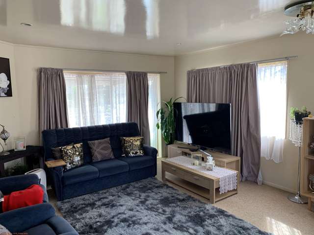 FAVONA THREE BEDROOM!!