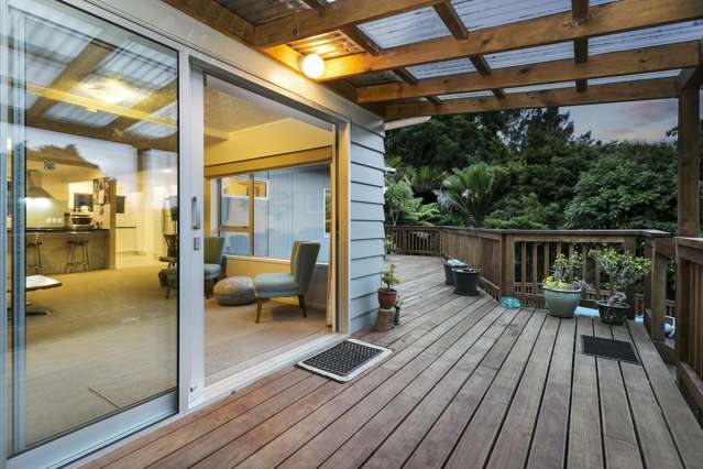 903 West Coast Road Waiatarua_1