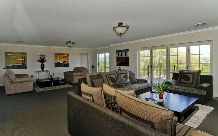 12 Chateau Crescent Rangatira Park_11