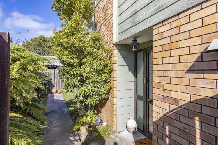 2/4 Gatonby Place Avonhead_16