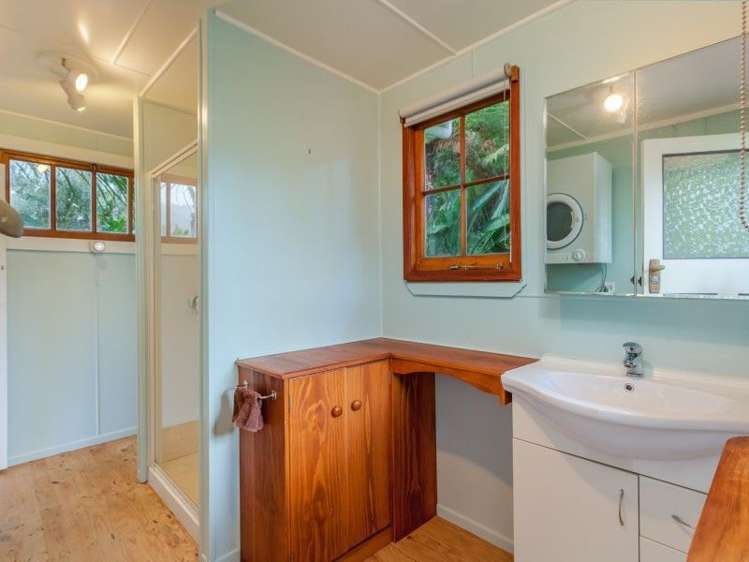 16 Foster Avenue Huia_12