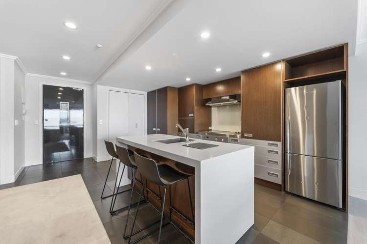 10/225 Lake Terrace Waipahihi_10