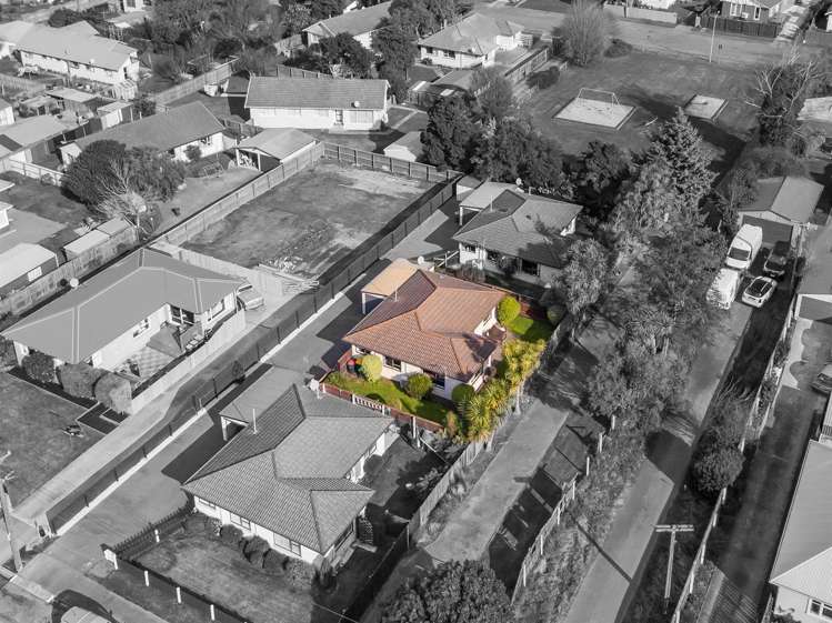 2/64 Neill Street Hornby_13