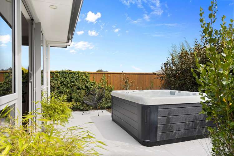 62 Fairose Drive Richmond_11