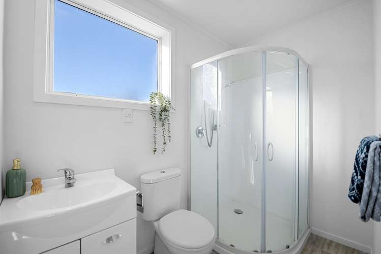 15 Denniston Crescent Redwood_7