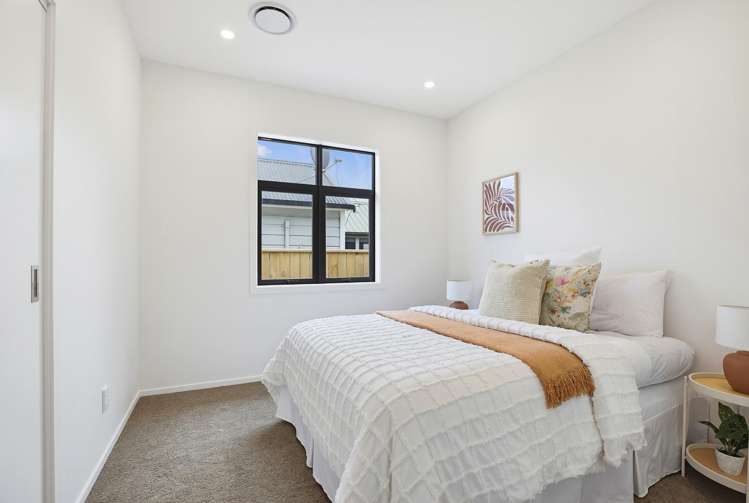 124 Apu Crescent Lyall Bay_11