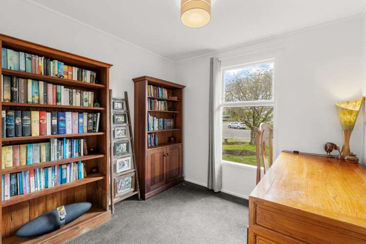 9 Meads Place Bulls_13