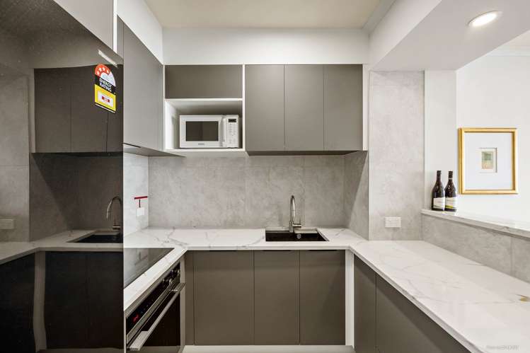2403/8 Albert Street City Centre_6