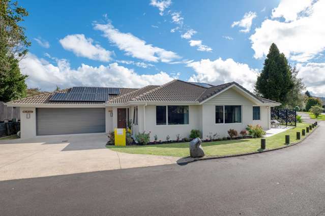 Private & Sunny Family Living in a Prime Location