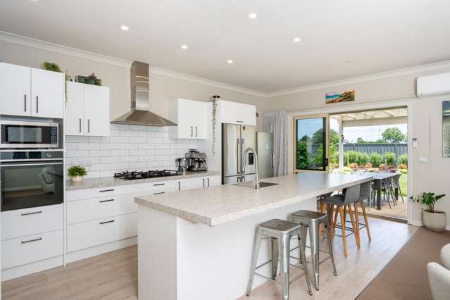 14 Heynes Place Clive_1