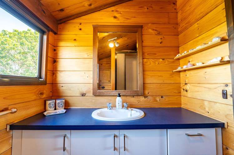 189 Ocean View Road Oneroa_34