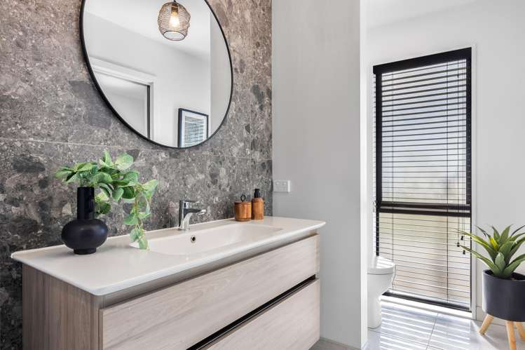 6 Waitikiri Square Parklands_11