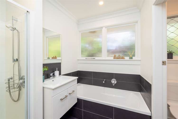 68 Woodbury Street Russley_14