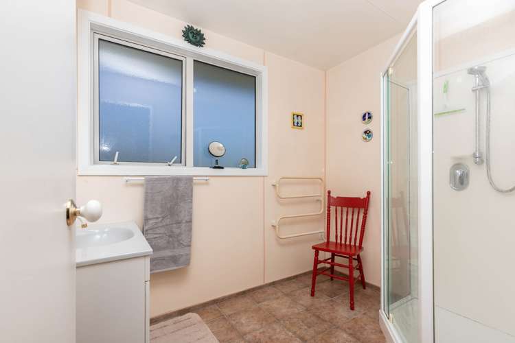 120 Coulson Road Paroa_17