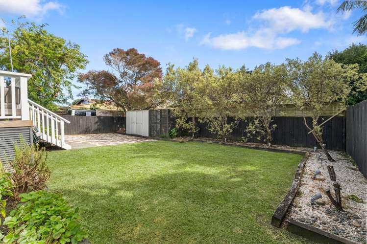 3 Fairlands Avenue 1823_20