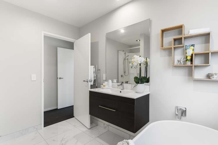 8 Opouatu Avenue Glenbrook_21