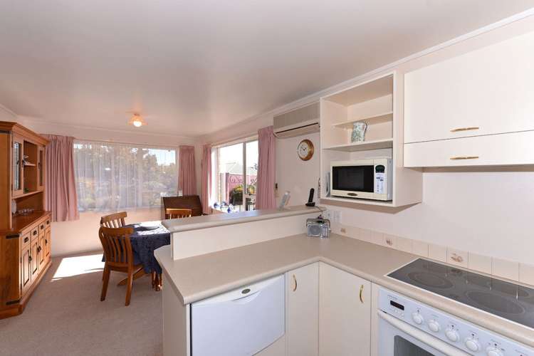 36 Farnham Drive Richmond_12