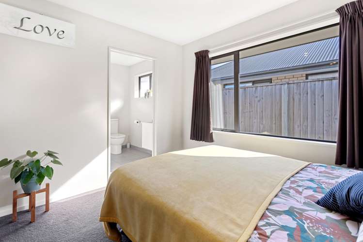 4 Charente Way Yaldhurst_11