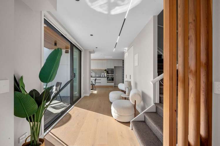 10/12 Burns Avenue_2