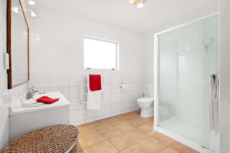 32 Lothian Brae Wattle Downs_19