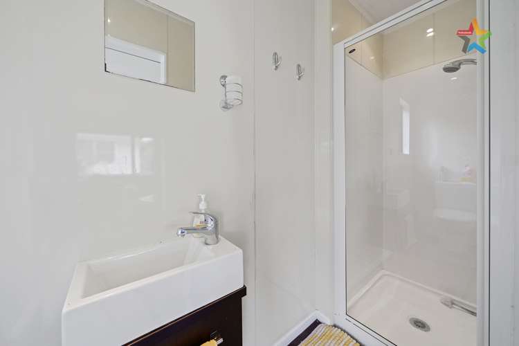 25 Larchmont Grove Totara Park_15