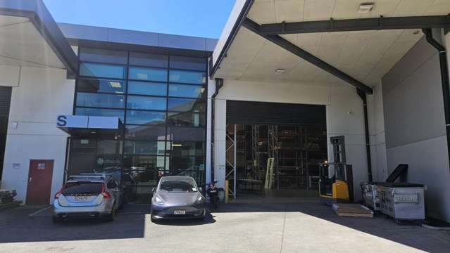 High‑quality Warehouse & Office Unit - 1,332m&sup2;