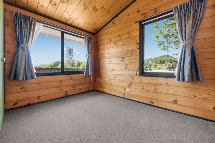 61 Carlton Crescent Maraetai_14