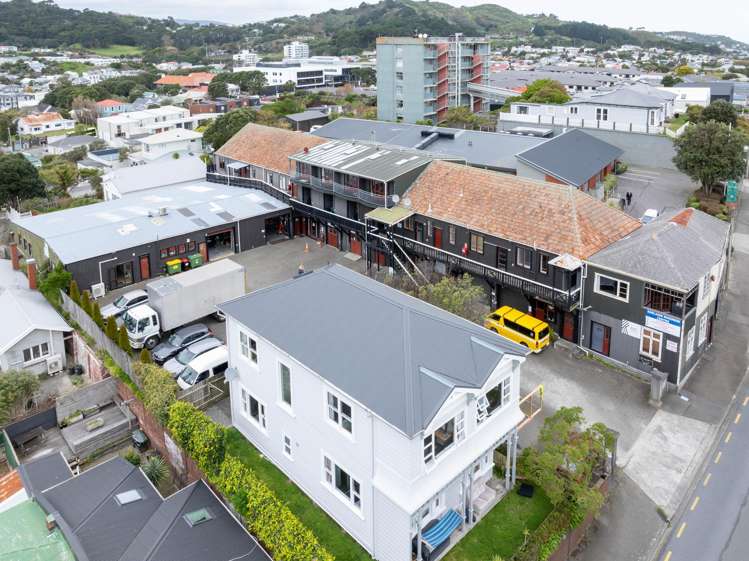 2/369 Adelaide Road_0