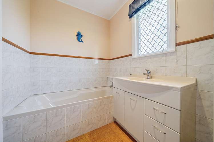28 Golf Road Manor Park_20