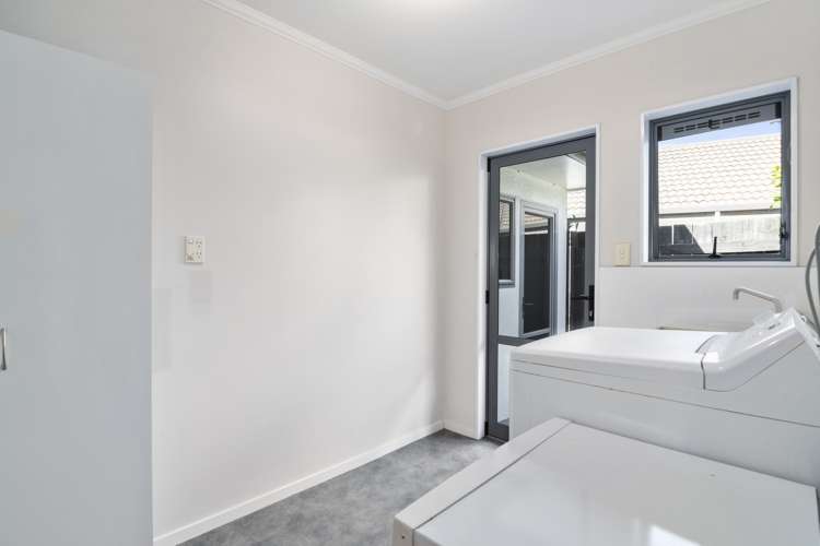 53 Olympus Way Richmond_14