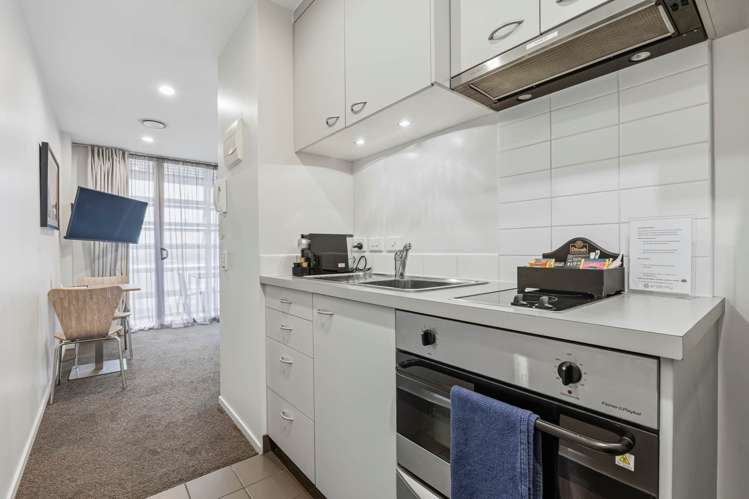 807/17 Amersham Way_2