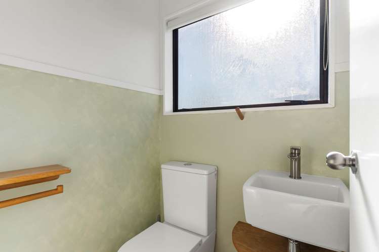 2/105 Glendale Road Glen Eden_13