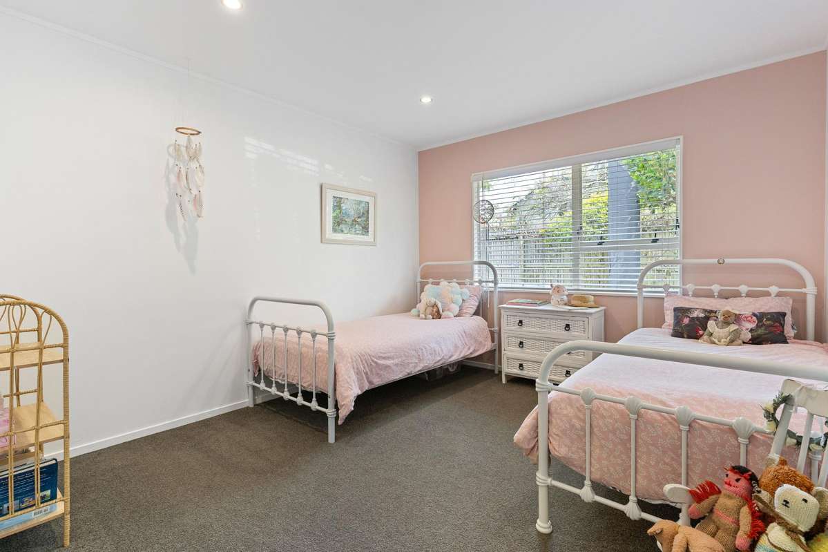 27 Ian Sage Avenue_4