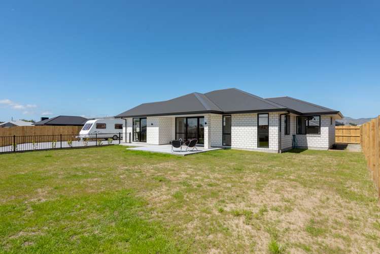 11 Harvard Road Burleigh_25