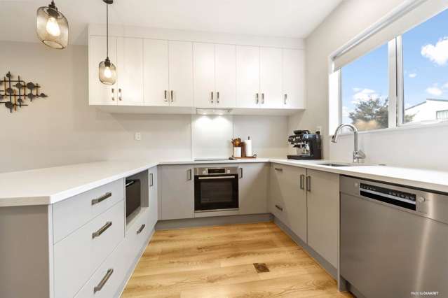 21 Kaimai Avenue Massey_4